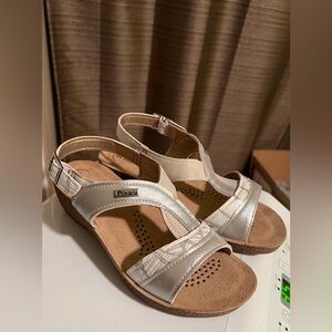 NWT Inblu Wedge Sandals